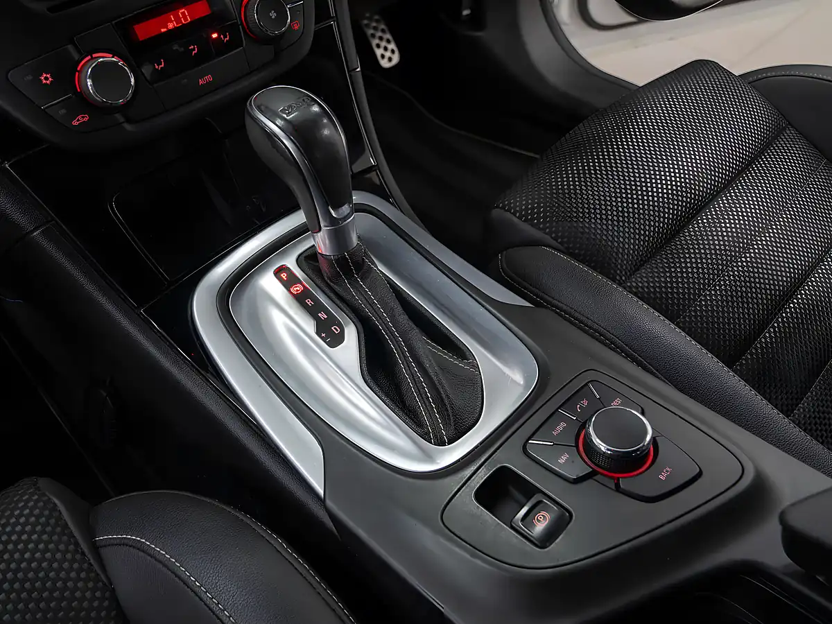 Used 2014 Vauxhall Insignia Vxr Supersport White - Interior and Exterior details 17