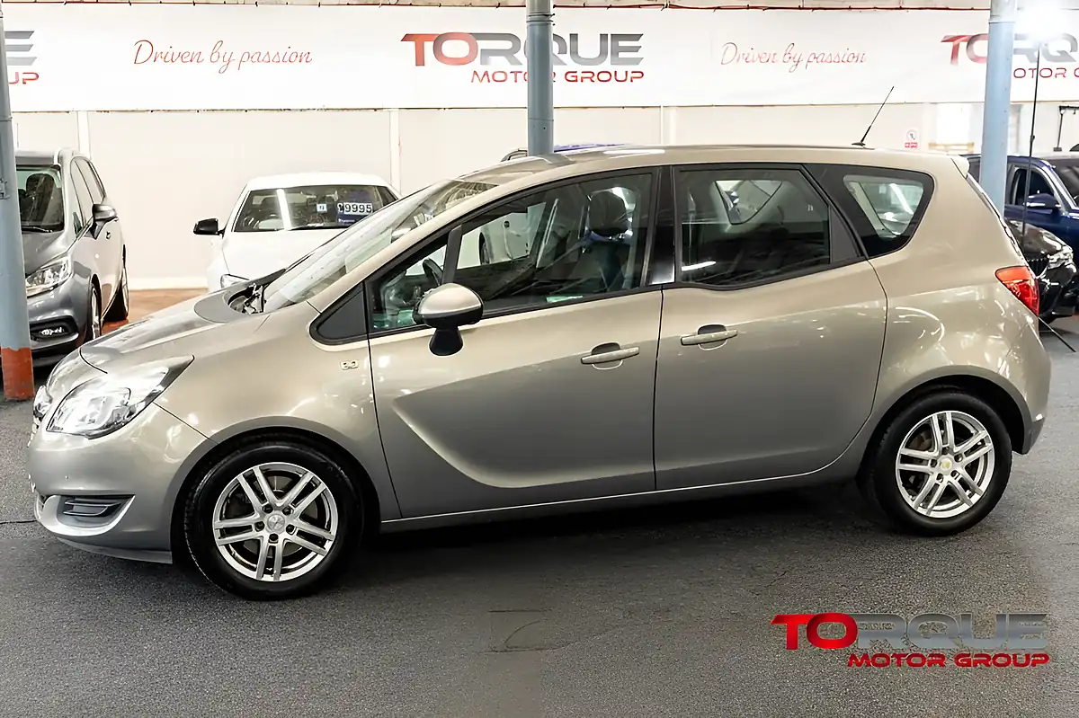 Used 2014 Vauxhall Meriva Exclusiv Brown - Interior and Exterior details 10