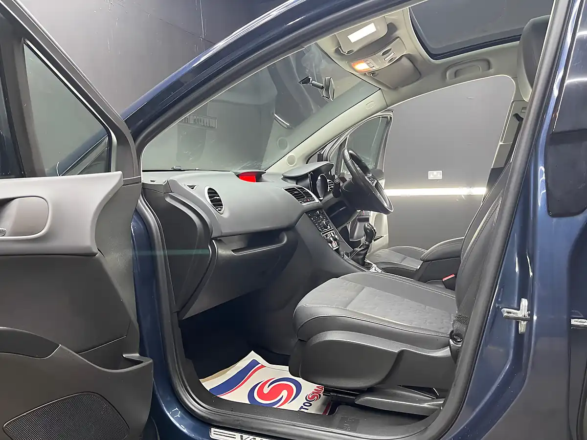 Used 2014 Vauxhall Meriva Se Blue - Interior and Exterior details 16