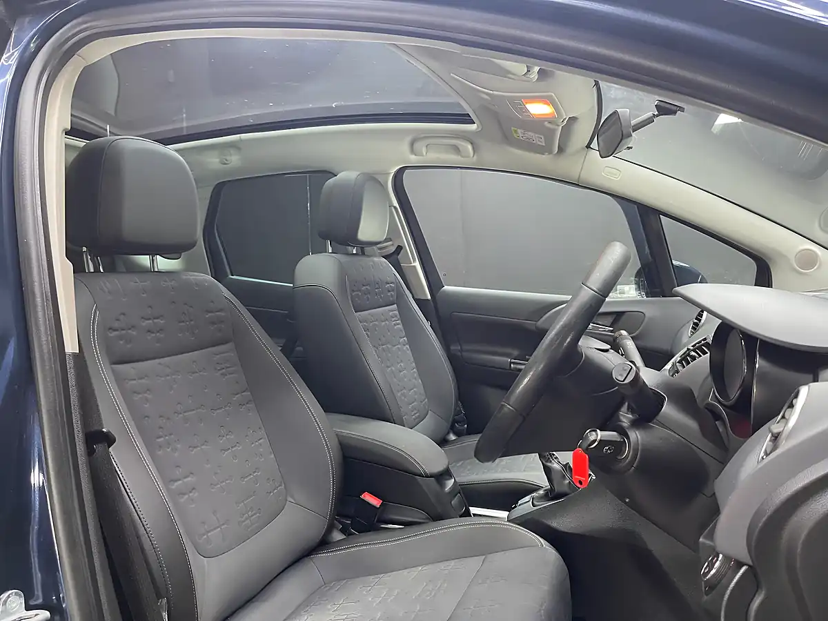 Used 2014 Vauxhall Meriva Se Blue - Interior and Exterior details 8
