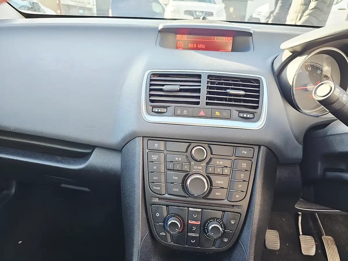 Used 2014 Vauxhall Meriva Se Blue - Interior and Exterior details 11