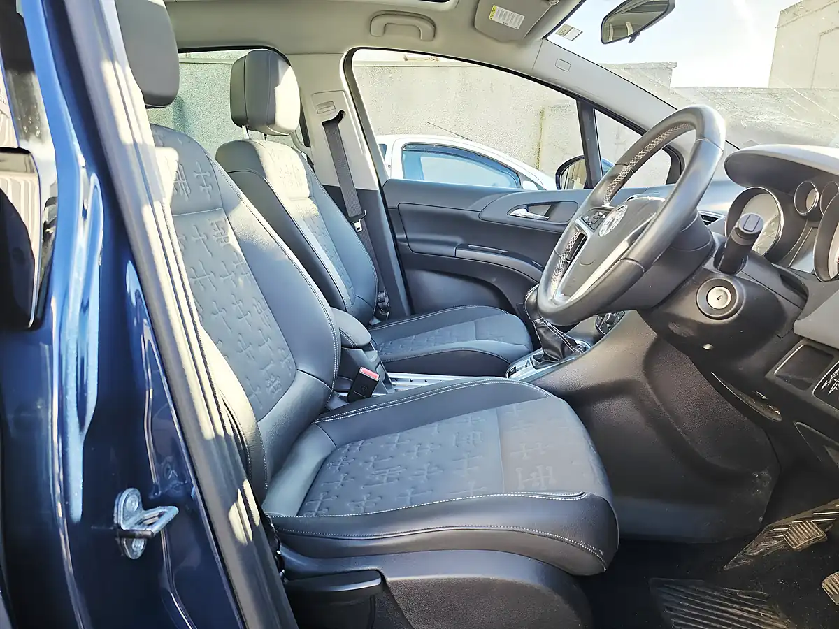 Used 2014 Vauxhall Meriva Se Blue - Interior and Exterior details 9