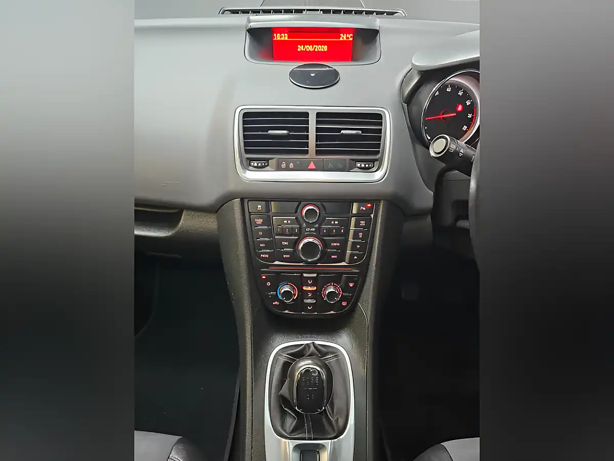 Used 2014 Vauxhall Meriva Se Blue - Interior and Exterior details 11