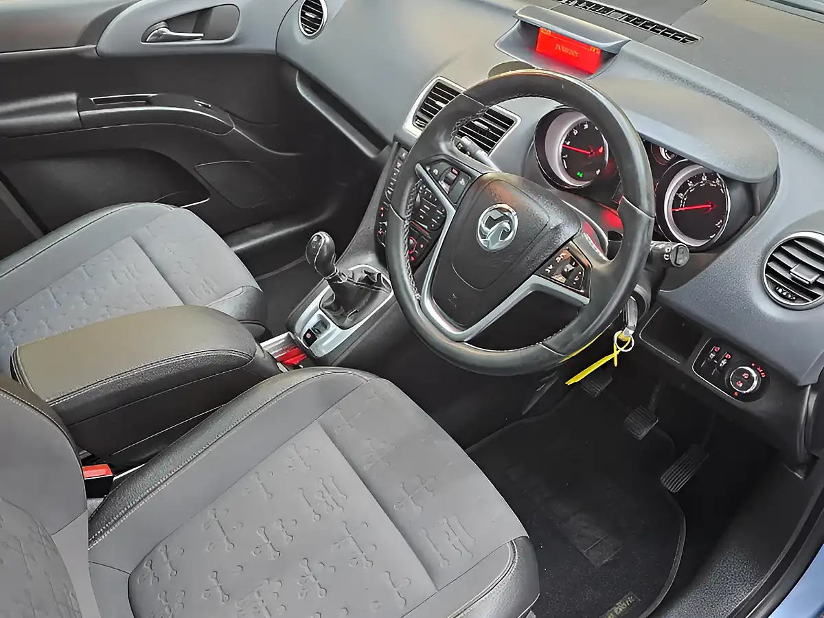 Used 2014 Vauxhall Meriva Se Blue - Interior and Exterior details 13