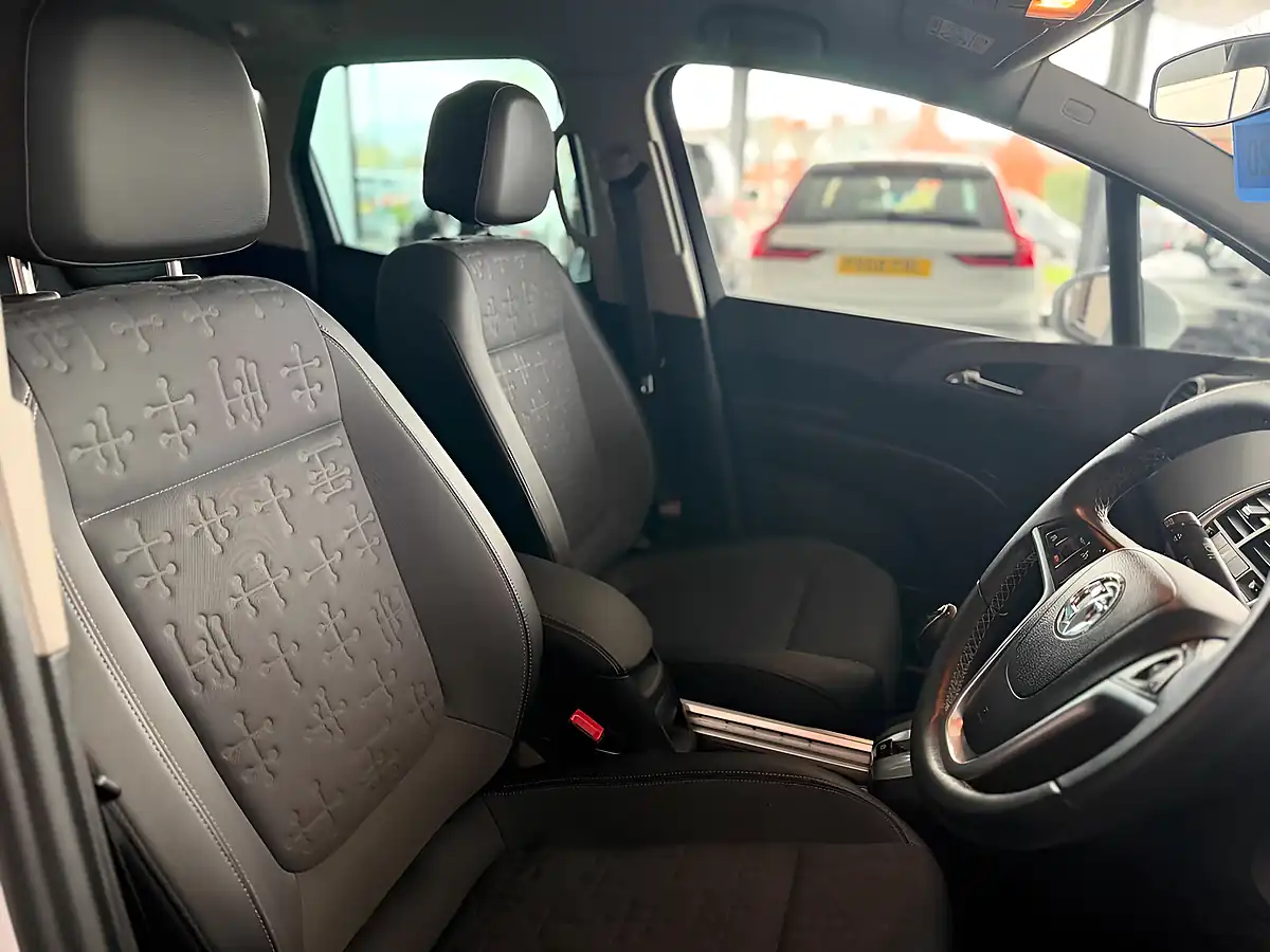 Used 2014 Vauxhall Meriva Se White - Interior and Exterior details 11