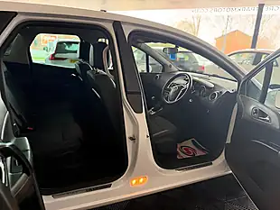 Used 2014 Vauxhall Meriva Se White - Interior and Exterior details 8