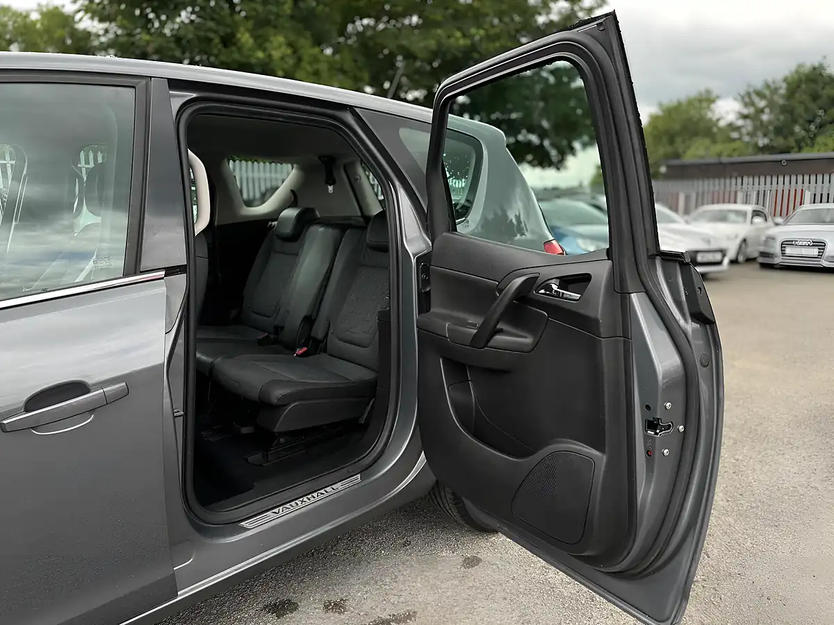 Used 2014 Vauxhall Meriva Tech Line Grey - Interior and Exterior details 12