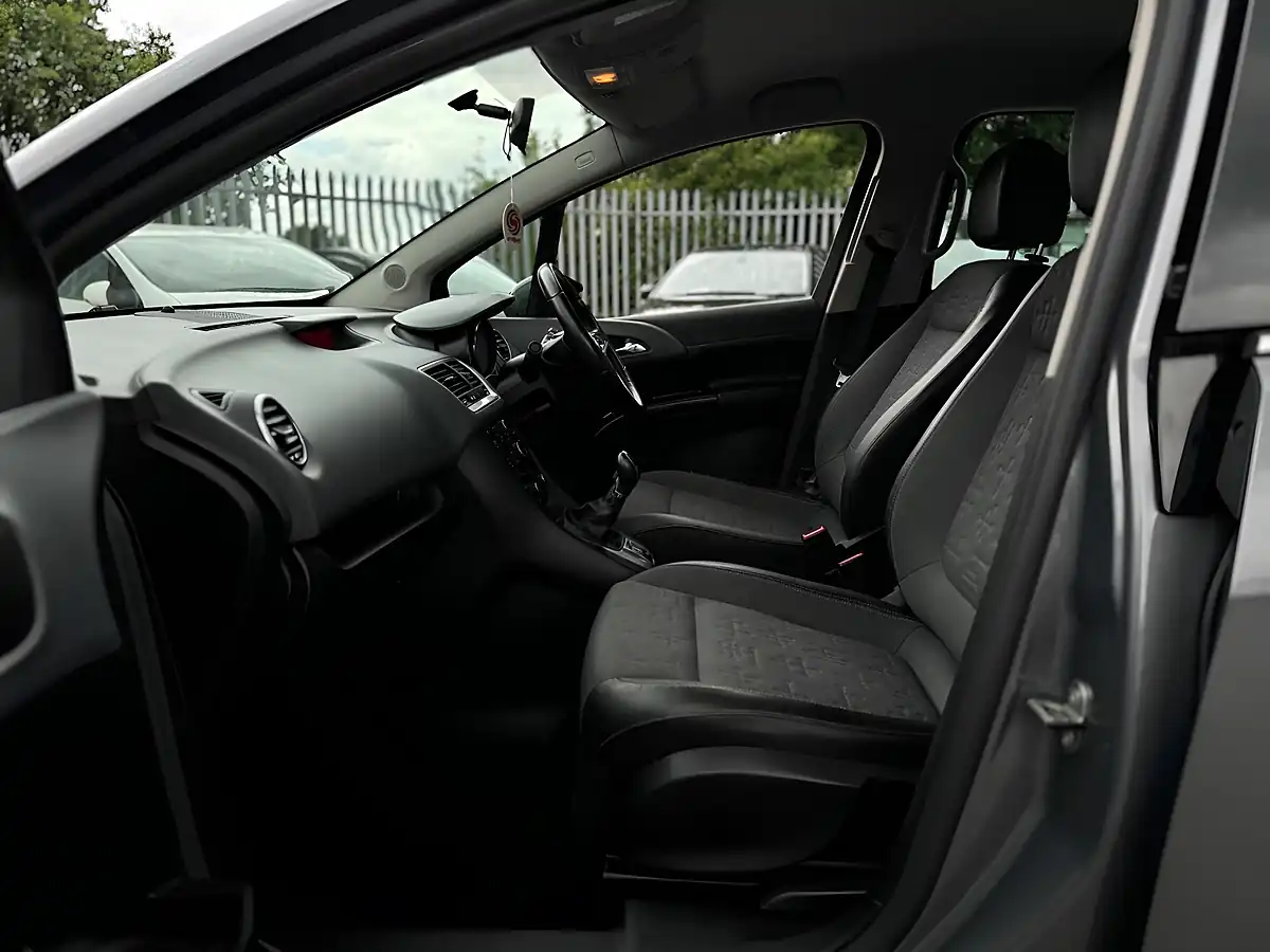 Used 2014 Vauxhall Meriva Tech Line Grey - Interior and Exterior details 13