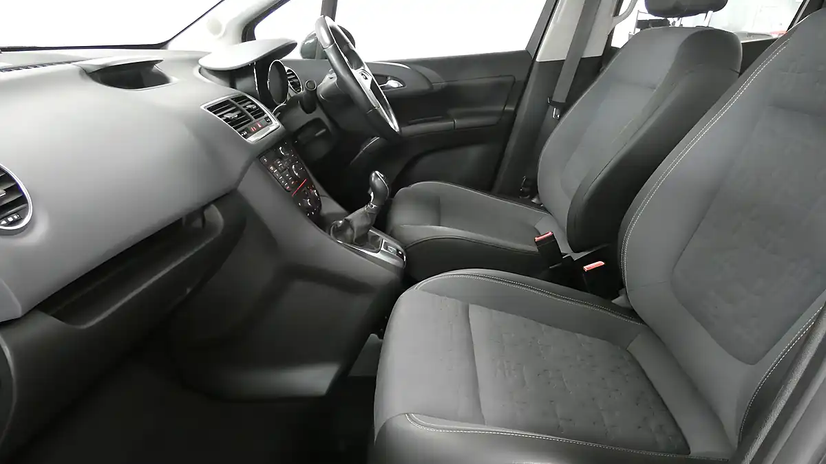 Used 2014 Vauxhall Meriva Tech Line Grey - Interior and Exterior details 8
