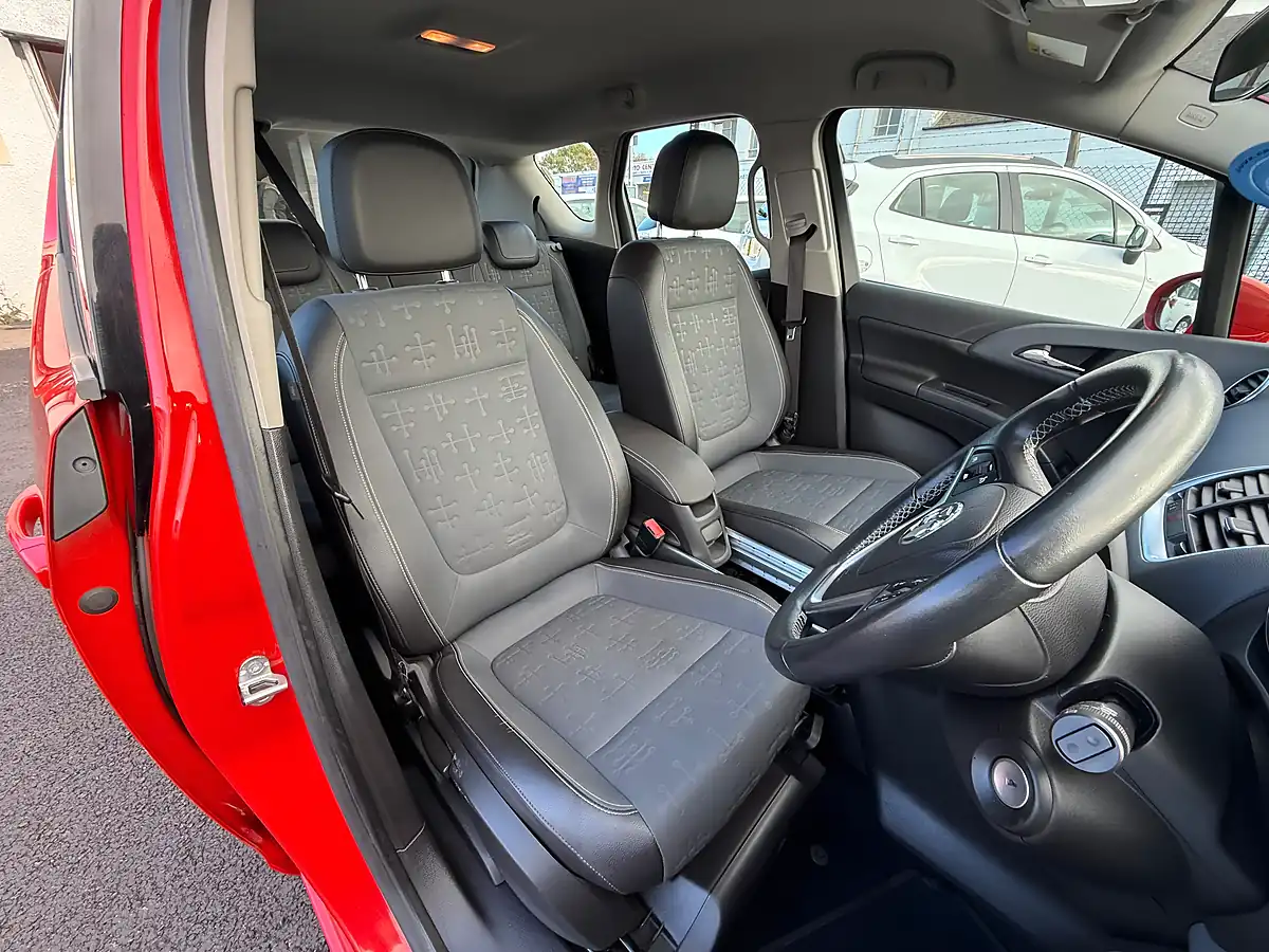 Used 2014 Vauxhall Meriva Tech Line Red - Interior and Exterior details 10