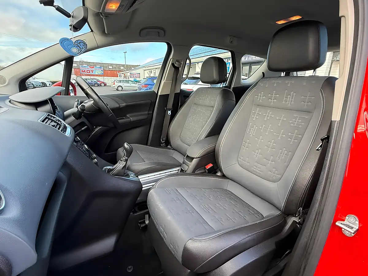 Used 2014 Vauxhall Meriva Tech Line Red - Interior and Exterior details 15