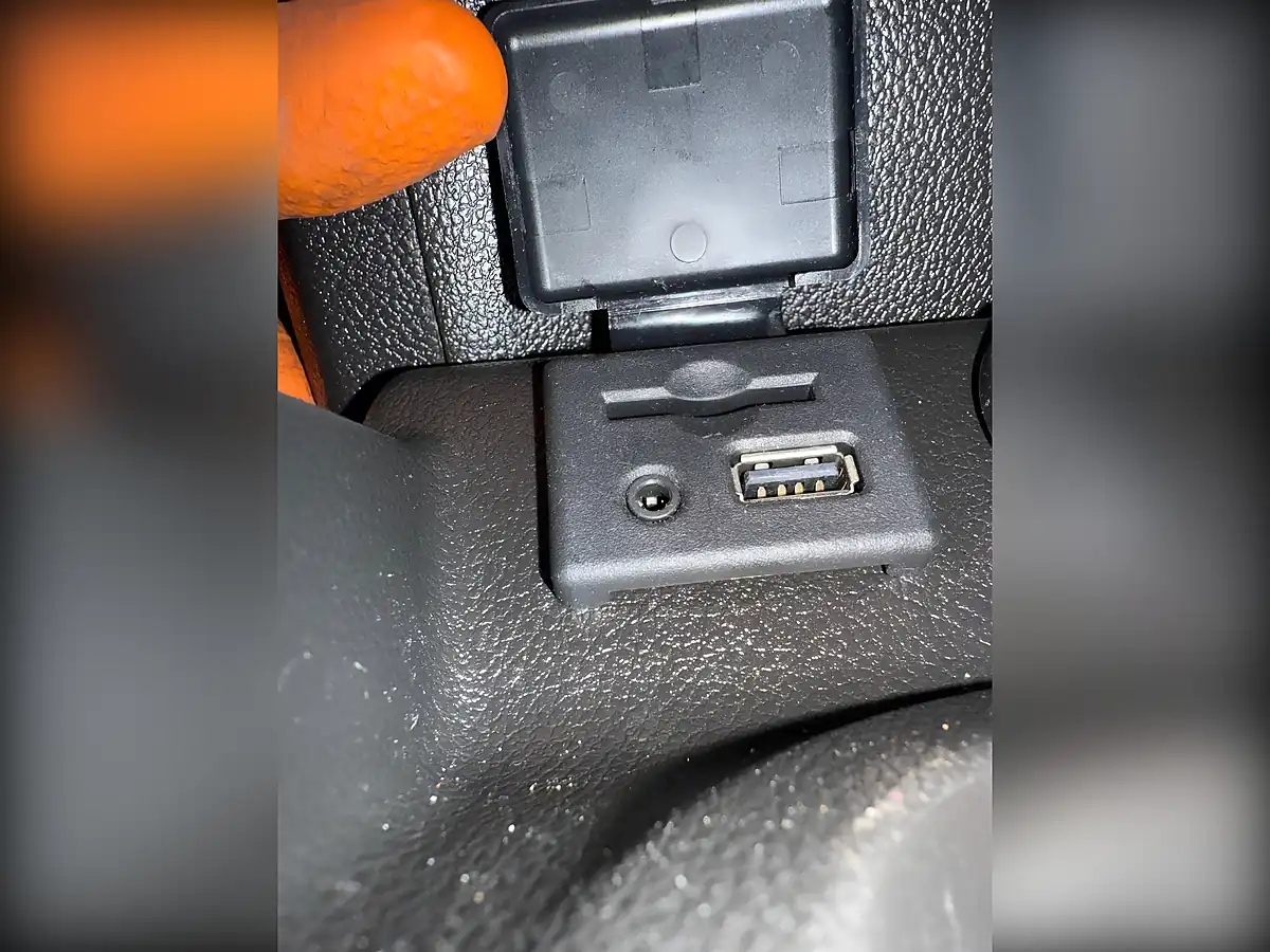 Used 2014 Vauxhall Meriva Tech Line Red - Interior and Exterior details 17