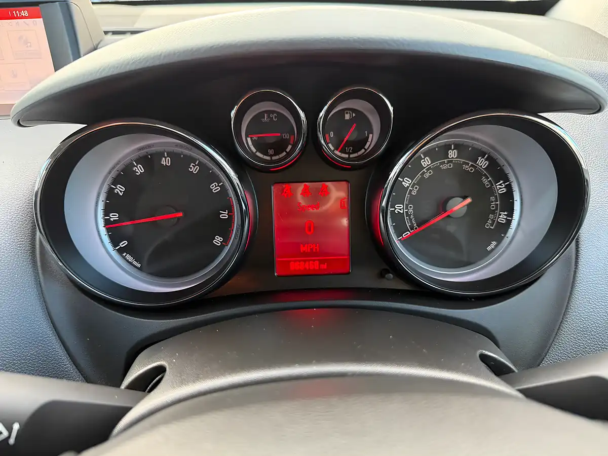Used 2014 Vauxhall Meriva Tech Line Red - Interior and Exterior details 19