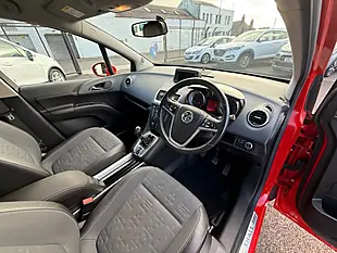 Used 2014 Vauxhall Meriva Tech Line Red - Interior and Exterior details 9