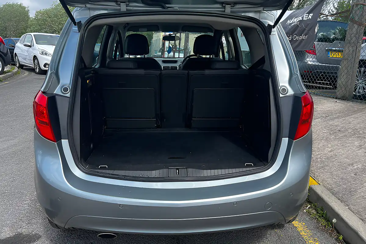 Used 2014 Vauxhall Meriva Tech Line Silver - Interior and Exterior details 12