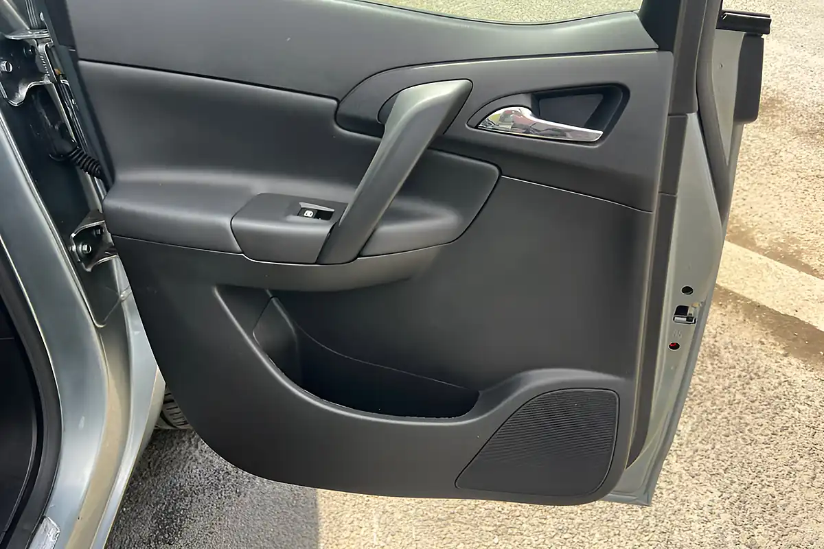 Used 2014 Vauxhall Meriva Tech Line Silver - Interior and Exterior details 14