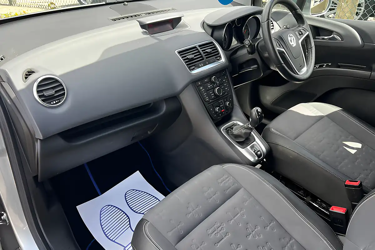 Used 2014 Vauxhall Meriva Tech Line Silver - Interior and Exterior details 15