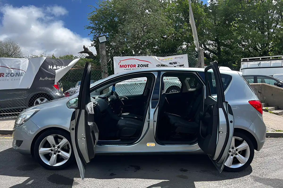 Used 2014 Vauxhall Meriva Tech Line Silver - Interior and Exterior details 16