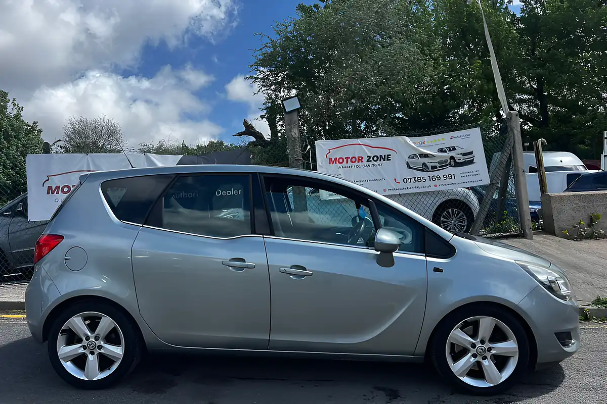 Used 2014 Vauxhall Meriva Tech Line Silver - Interior and Exterior details 17