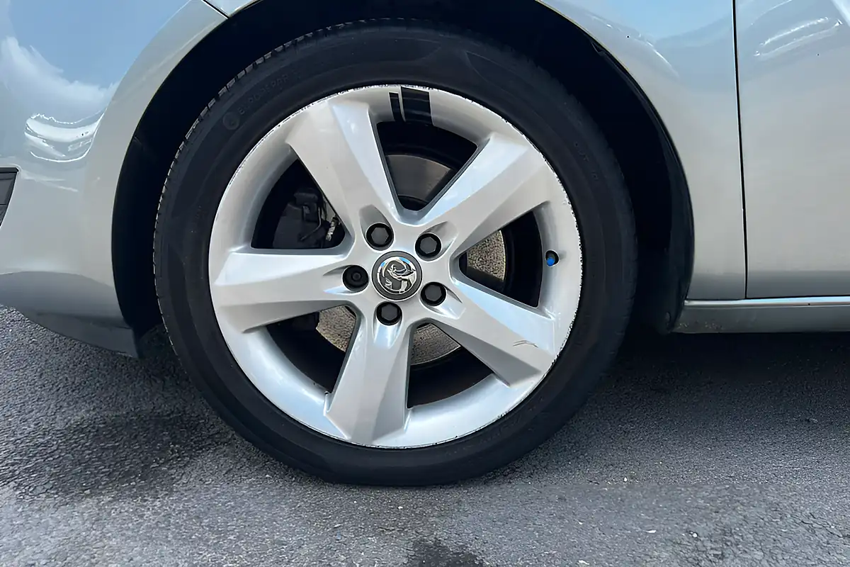 Used 2014 Vauxhall Meriva Tech Line Silver - Interior and Exterior details 6