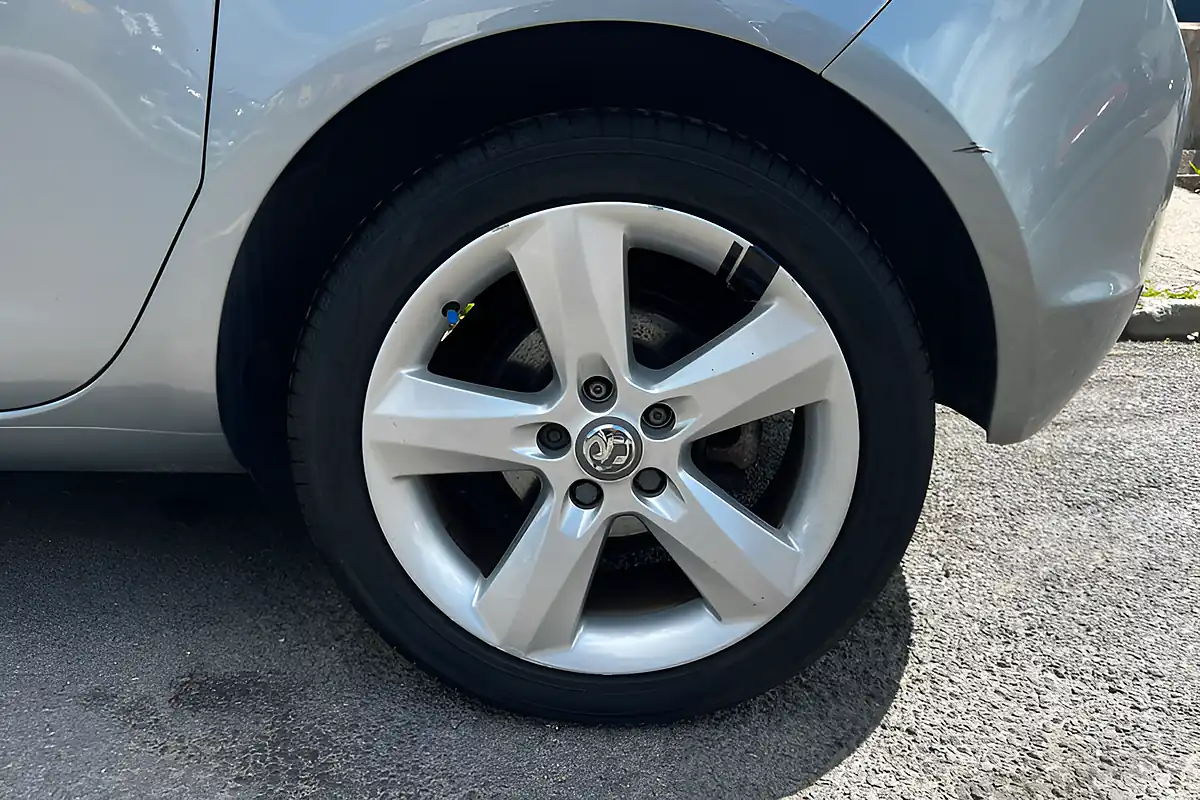 Used 2014 Vauxhall Meriva Tech Line Silver - Interior and Exterior details 9