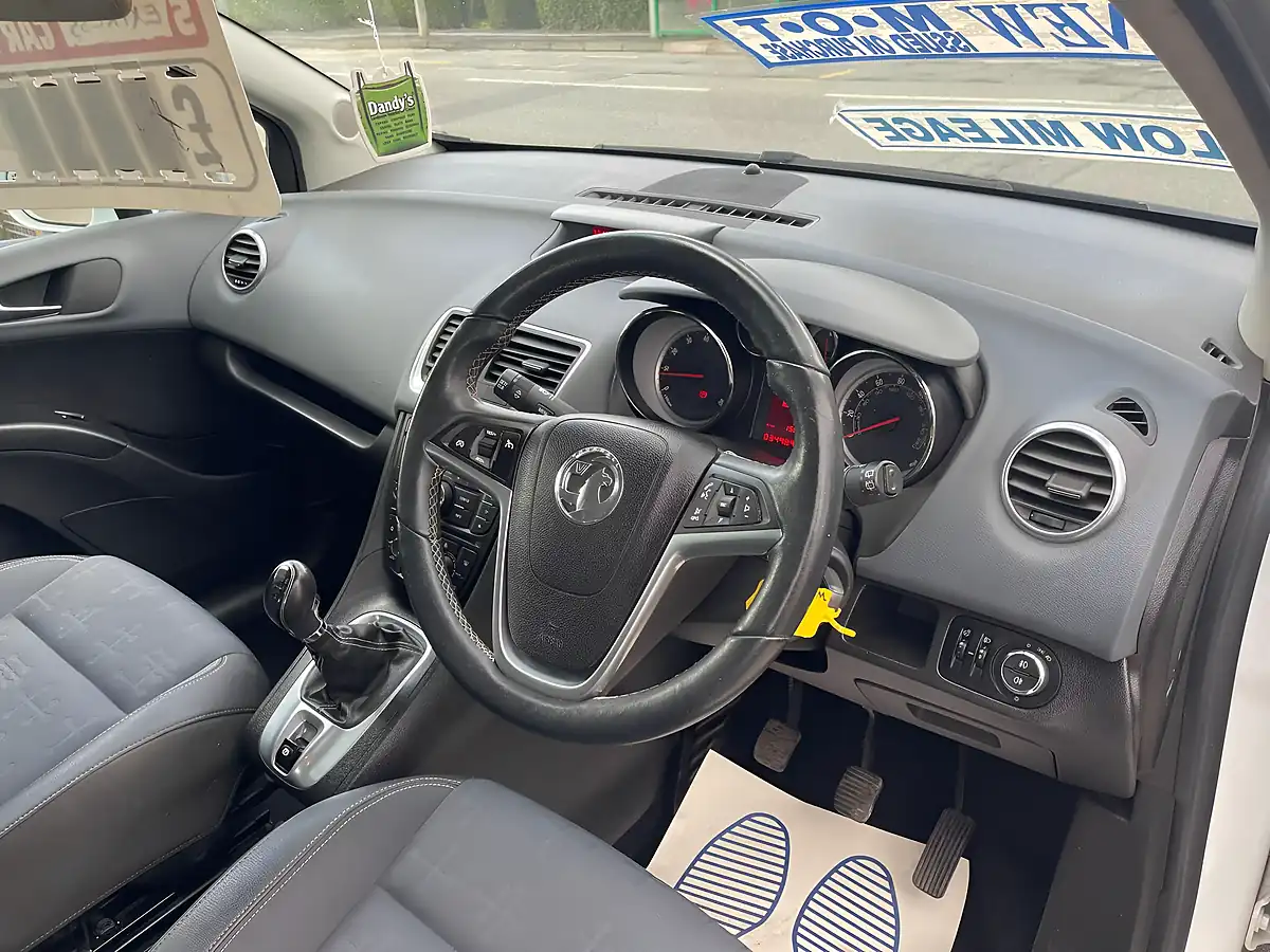 Used 2014 Vauxhall Meriva Tech Line White - Interior and Exterior details 10