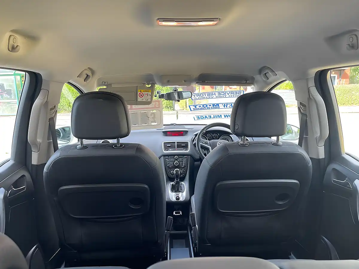 Used 2014 Vauxhall Meriva Tech Line White - Interior and Exterior details 12