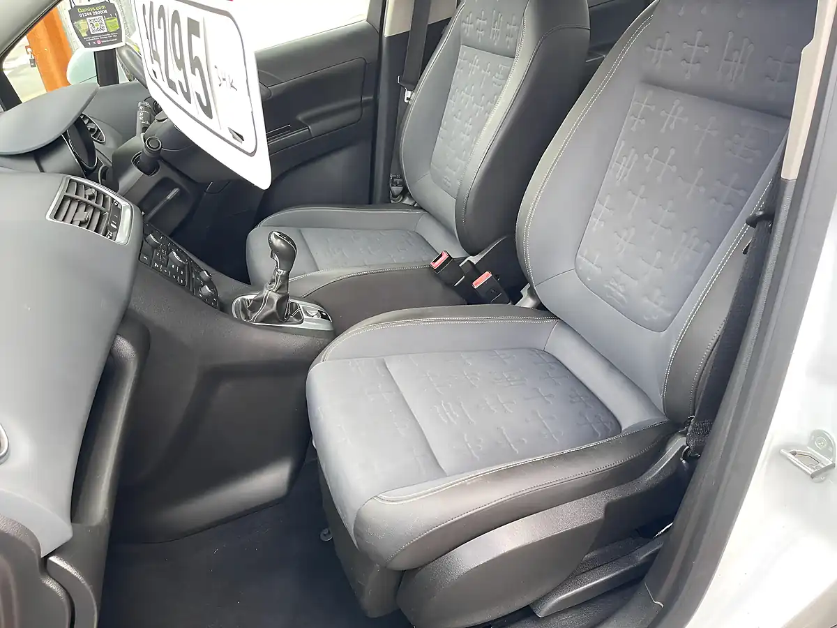 Used 2014 Vauxhall Meriva Tech Line White - Interior and Exterior details 19