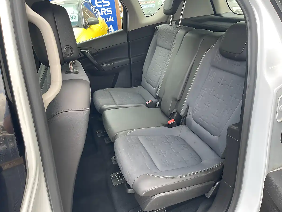 Used 2014 Vauxhall Meriva Tech Line White - Interior and Exterior details 20