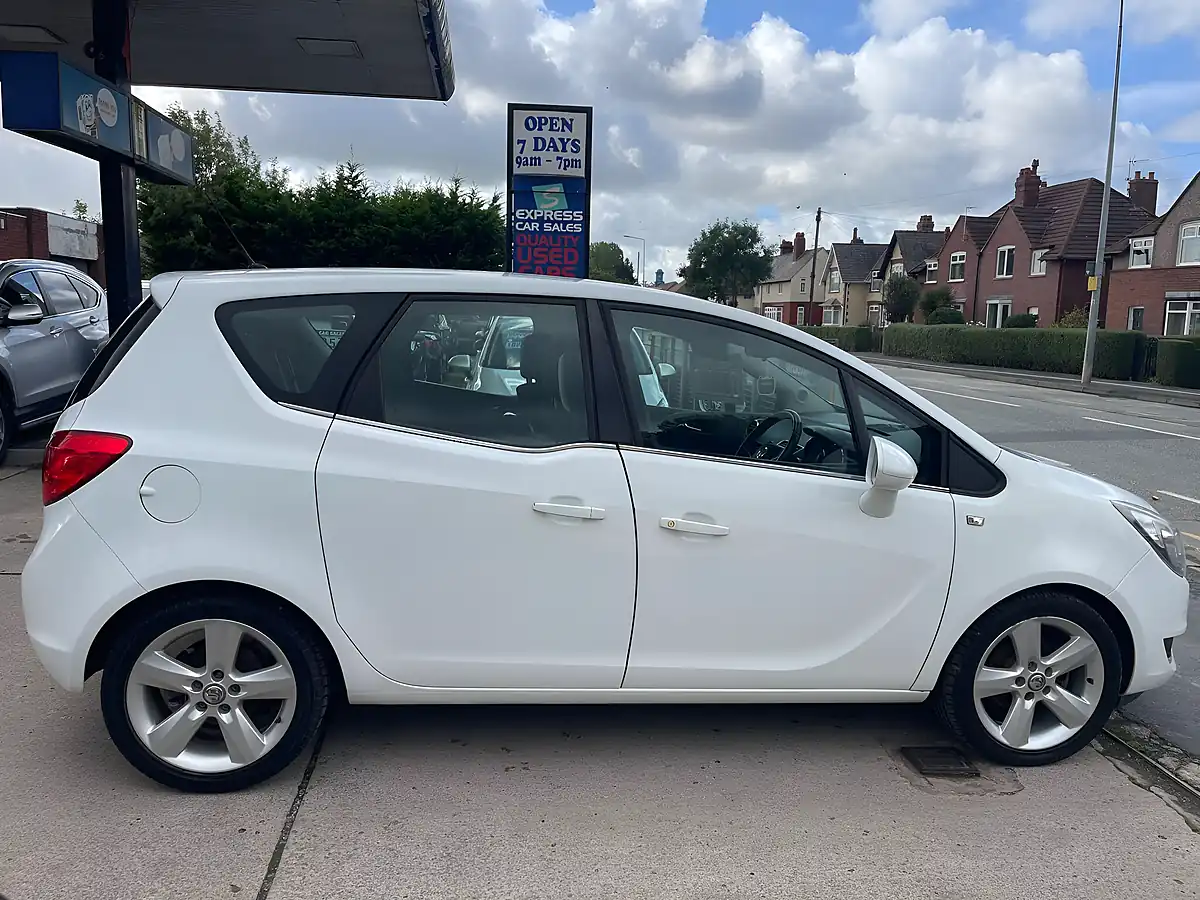 Used 2014 Vauxhall Meriva Tech Line White - Interior and Exterior details 3