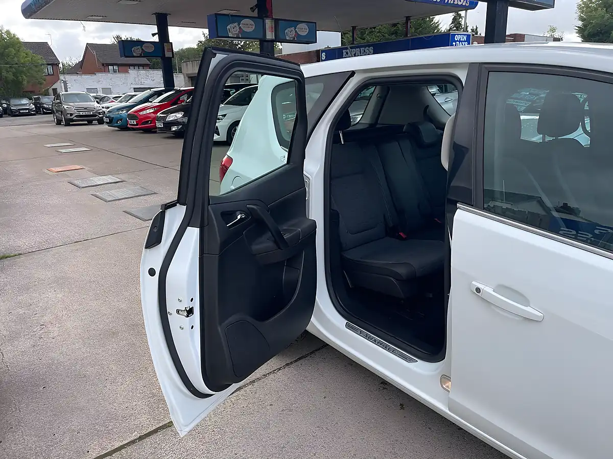 Used 2014 Vauxhall Meriva Tech Line White - Interior and Exterior details 8