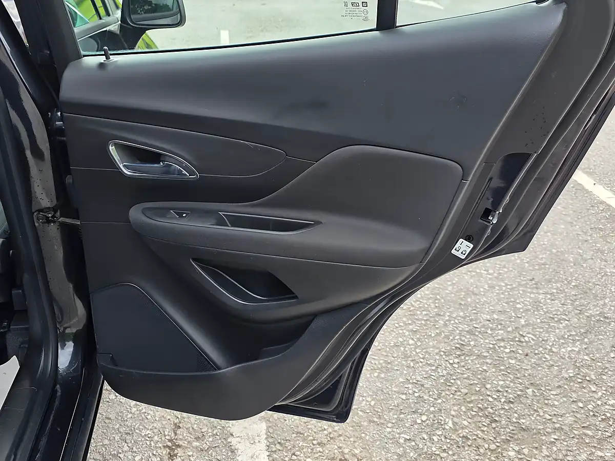 Used 2014 Vauxhall Mokka Exclusiv 4WD Black - Interior and Exterior details 12
