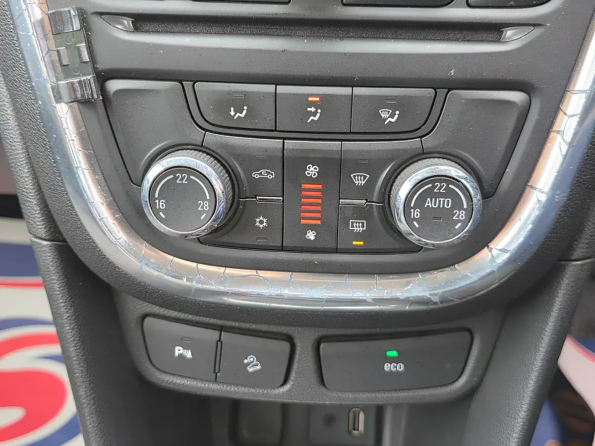 Used 2014 Vauxhall Mokka Exclusiv 4WD Black - Interior and Exterior details 15