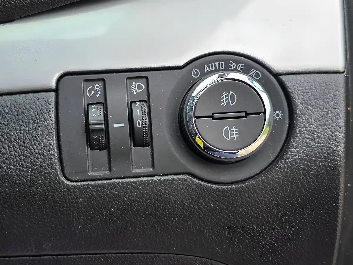 Used 2014 Vauxhall Mokka Exclusiv 4WD Black - Interior and Exterior details 17