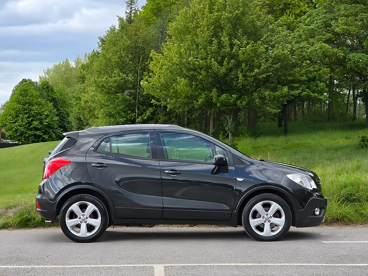 Used 2014 Vauxhall Mokka Exclusiv 4WD Black - Interior and Exterior details 8