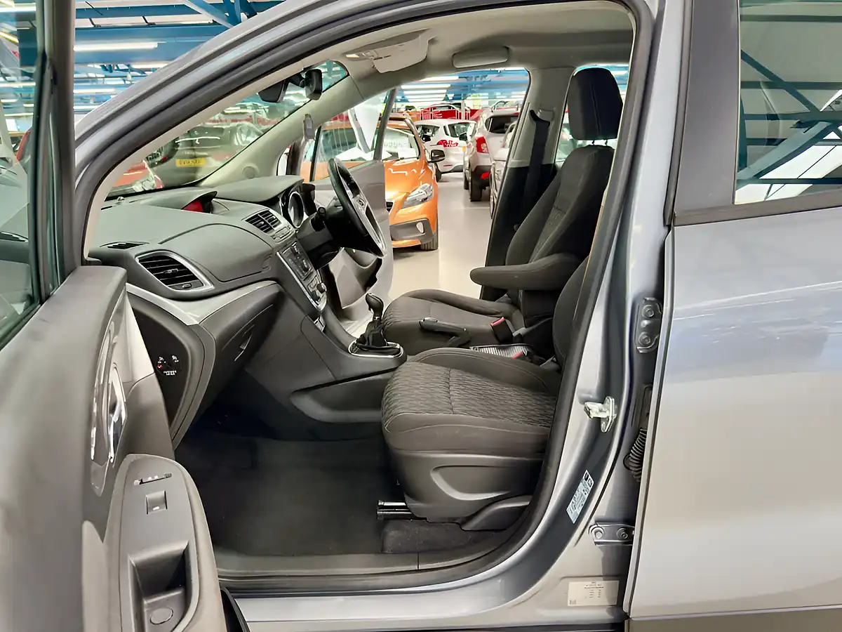 Used 2014 Vauxhall Mokka Exclusiv Grey - Interior and Exterior details 15