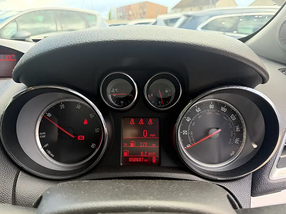 Used 2014 Vauxhall Mokka Exclusiv Silver - Interior and Exterior details 18