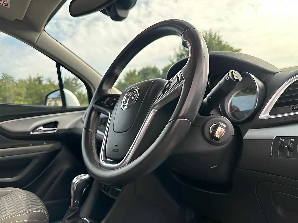 Used 2014 Vauxhall Mokka Exclusiv Silver - Interior and Exterior details 14