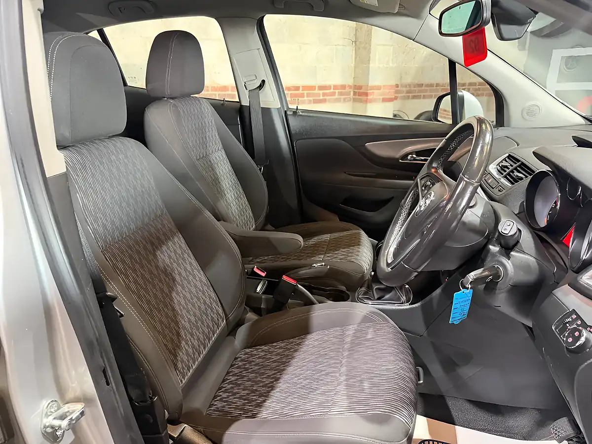 Used 2014 Vauxhall Mokka Exclusiv Silver - Interior and Exterior details 14