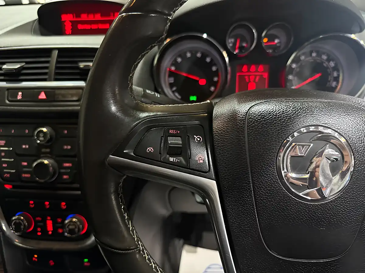 Used 2014 Vauxhall Mokka Exclusiv Silver - Interior and Exterior details 15