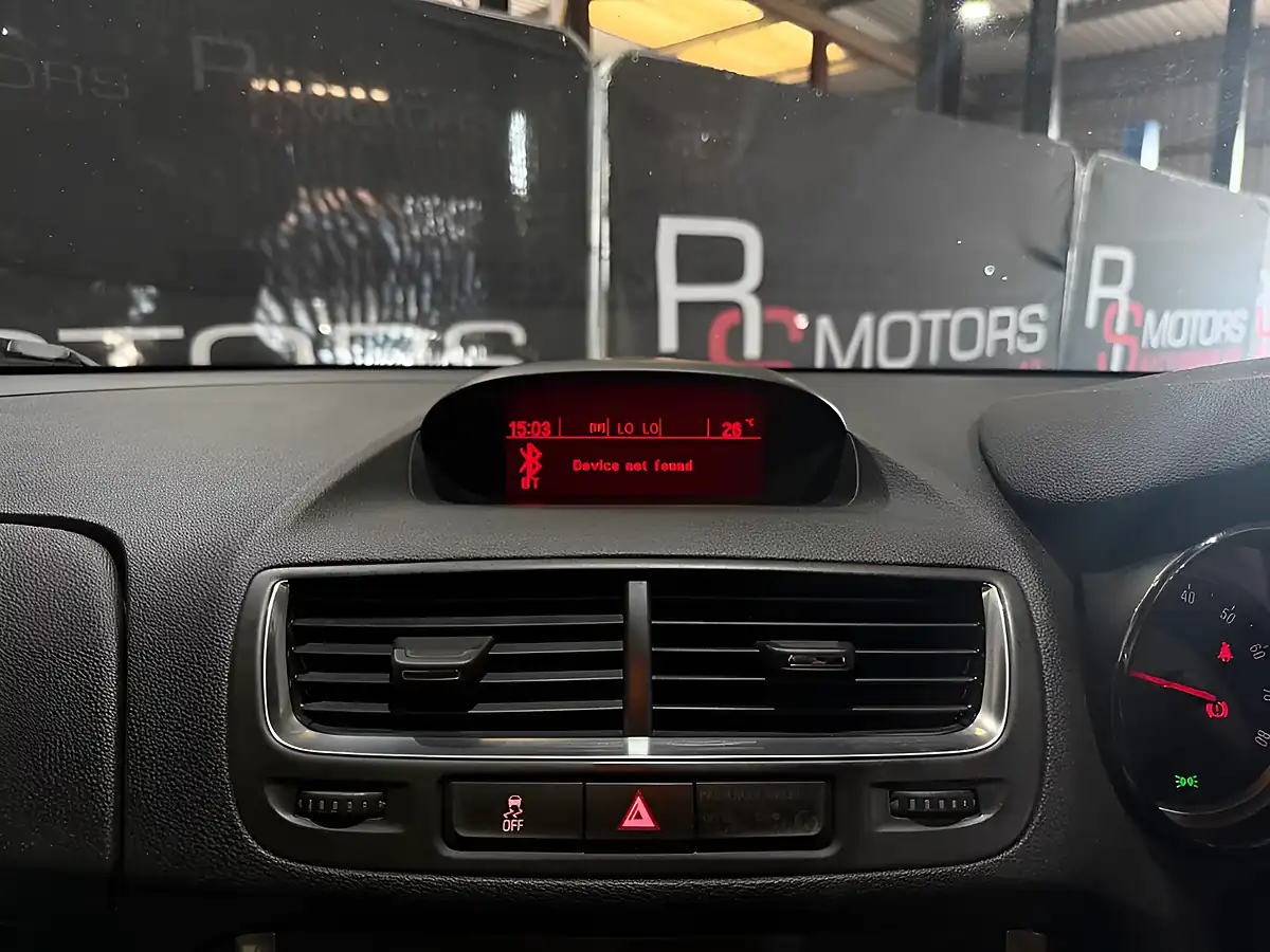 Used 2014 Vauxhall Mokka Exclusiv Silver - Interior and Exterior details 17