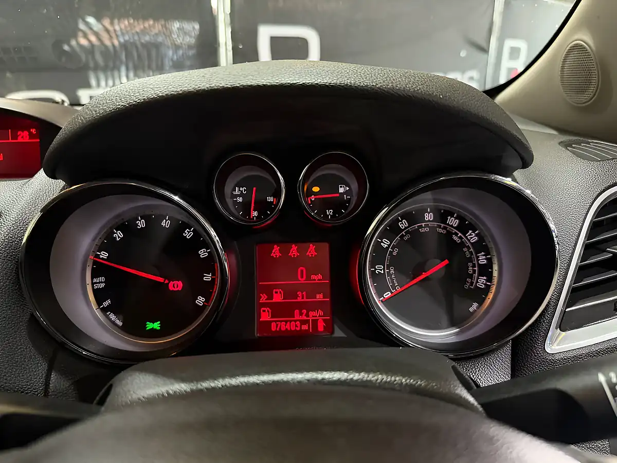 Used 2014 Vauxhall Mokka Exclusiv Silver - Interior and Exterior details 18