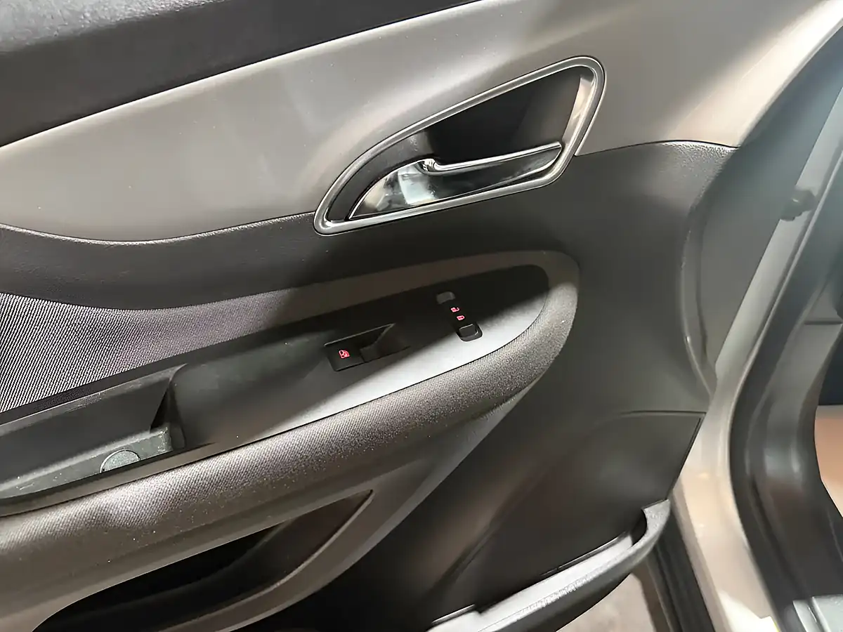 Used 2014 Vauxhall Mokka Exclusiv Silver - Interior and Exterior details 8