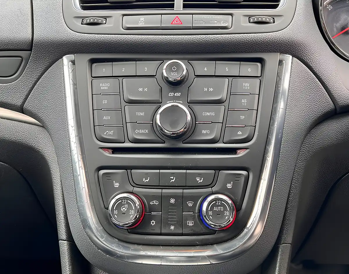 Used 2014 Vauxhall Mokka Se Blue - Interior and Exterior details 9