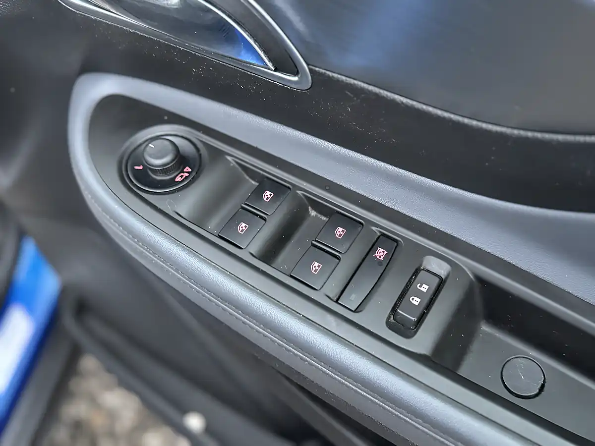 Used 2014 Vauxhall Mokka Se Blue - Interior and Exterior details 12