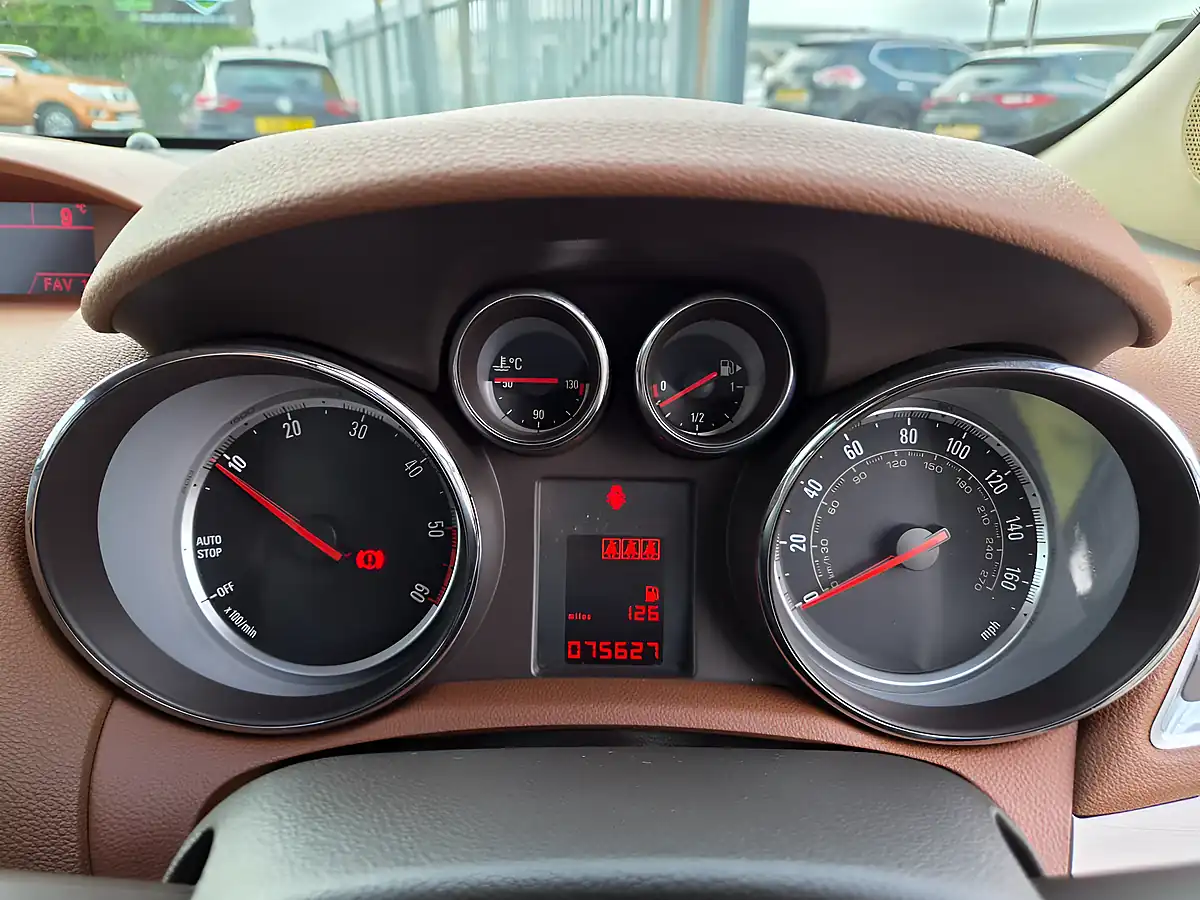 Used 2014 Vauxhall Mokka Se Grey - Interior and Exterior details 12