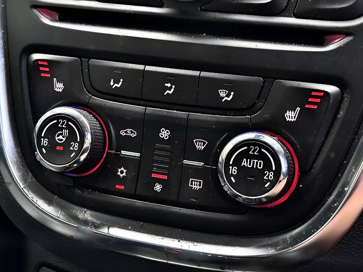 Used 2014 Vauxhall Mokka Se Orange Rock Metallic - Interior and Exterior details 13