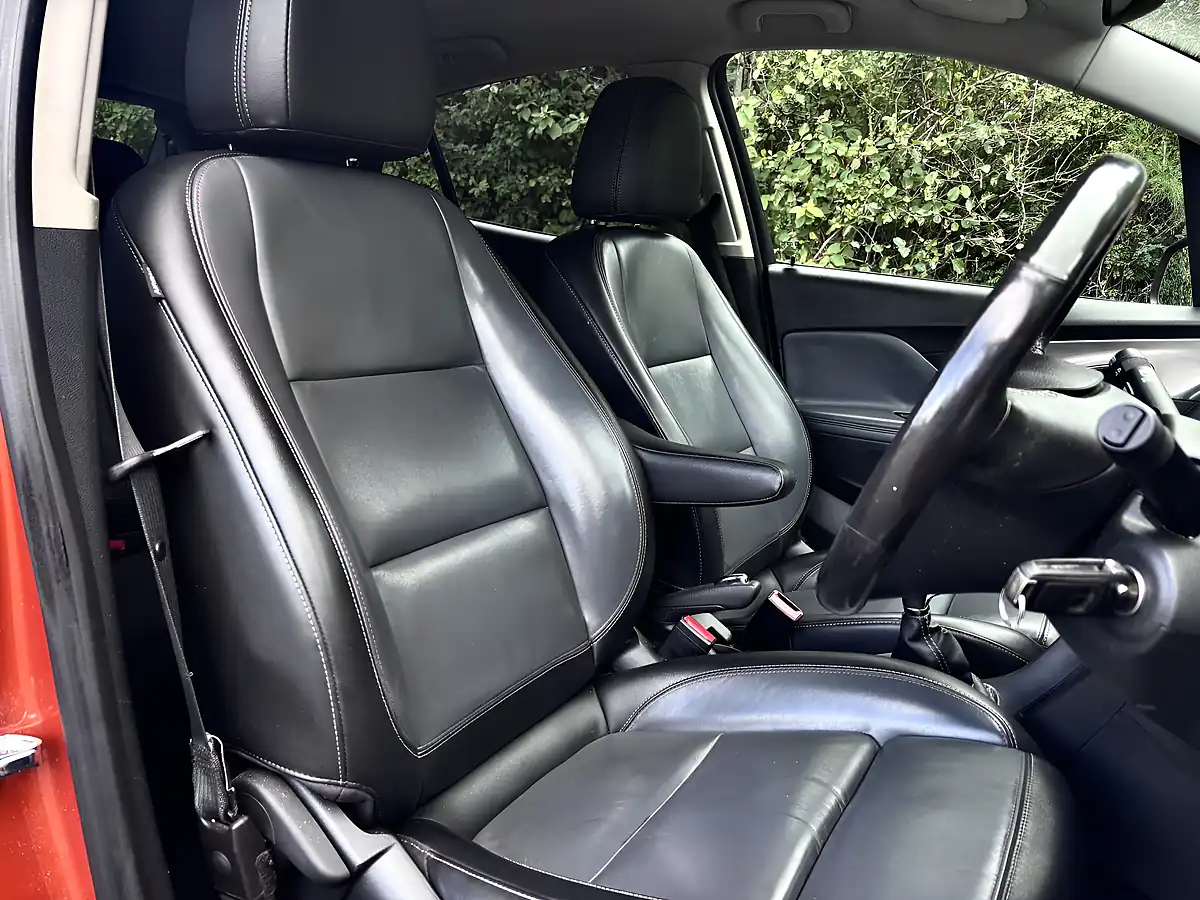 Used 2014 Vauxhall Mokka Se Orange Rock Metallic - Interior and Exterior details 8