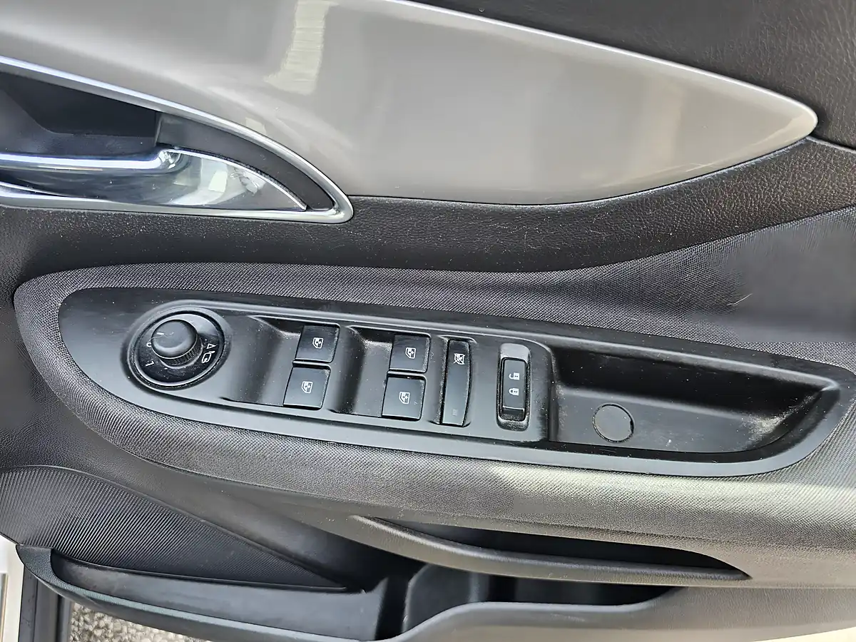 Used 2014 Vauxhall Mokka Tech Line White - Interior and Exterior details 14