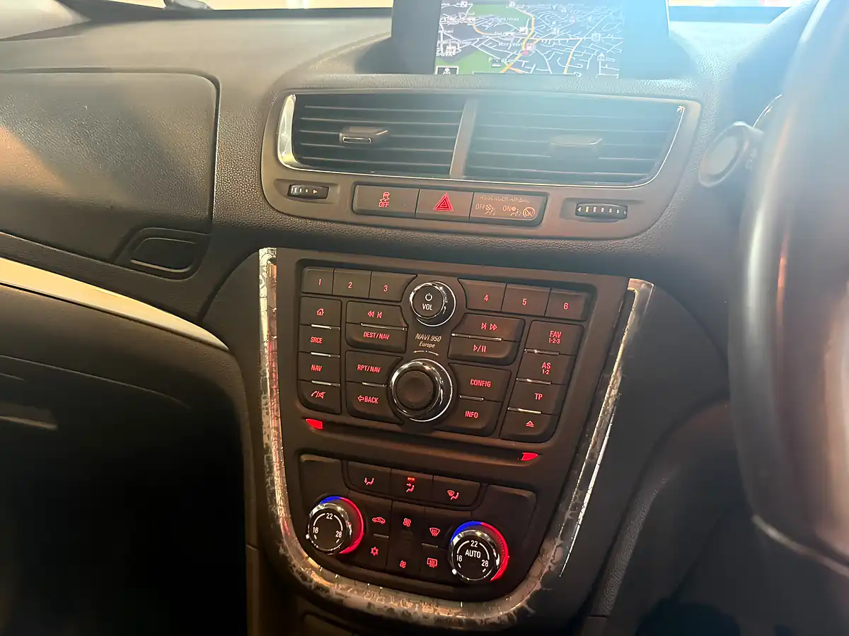 Used 2014 Vauxhall Mokka Tech Line White - Interior and Exterior details 15